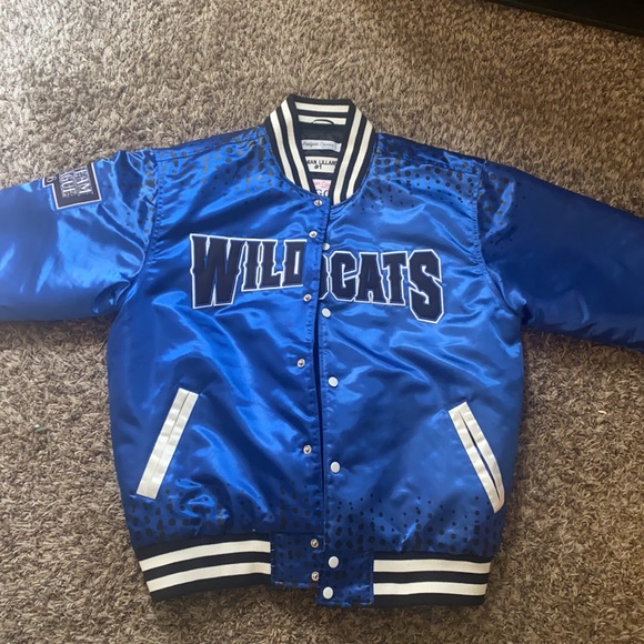 2006 bomber jacket size XL fits like a Large - Picture 2 of 3